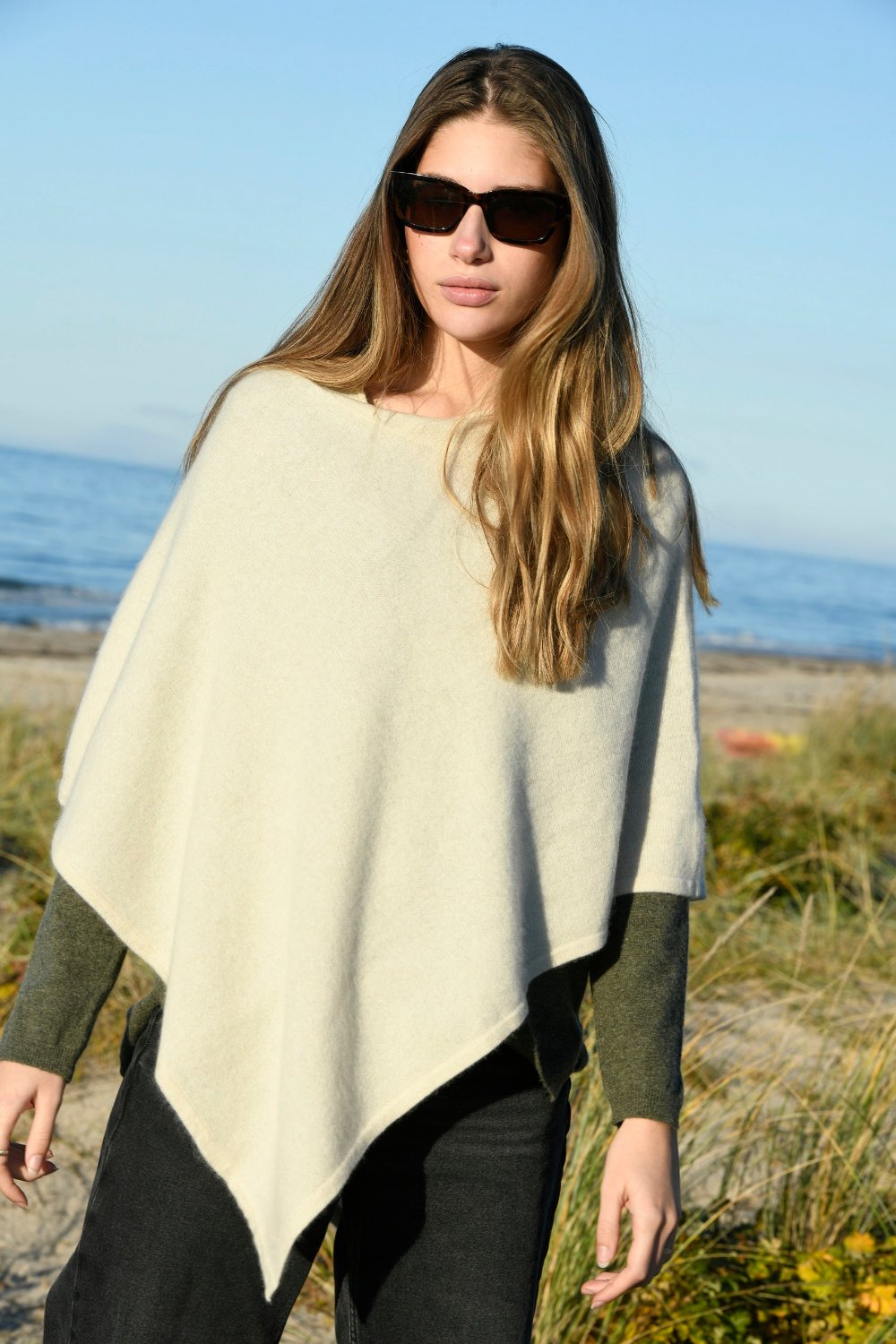 Paula Poncho in Cashmere Offwhite
