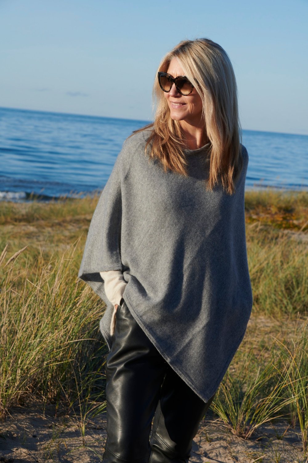 Paula Poncho i Cashmere Grå