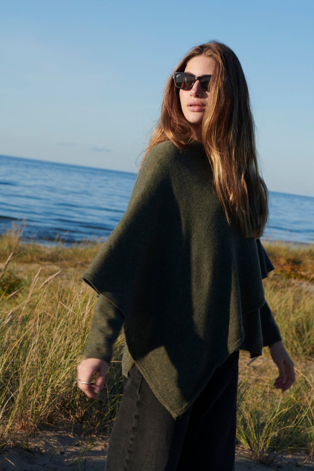 Paula Poncho i Cashmere Armygrøn